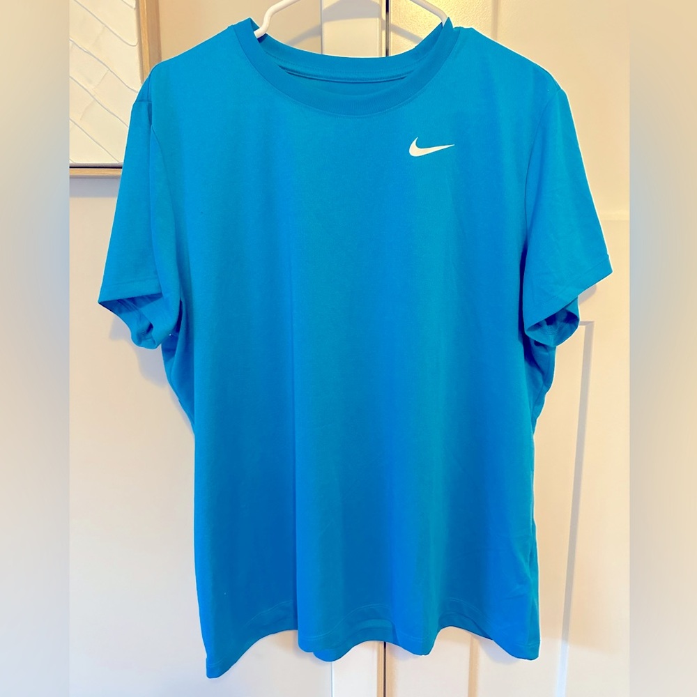 NWOT Nike “The Nike Tee”
